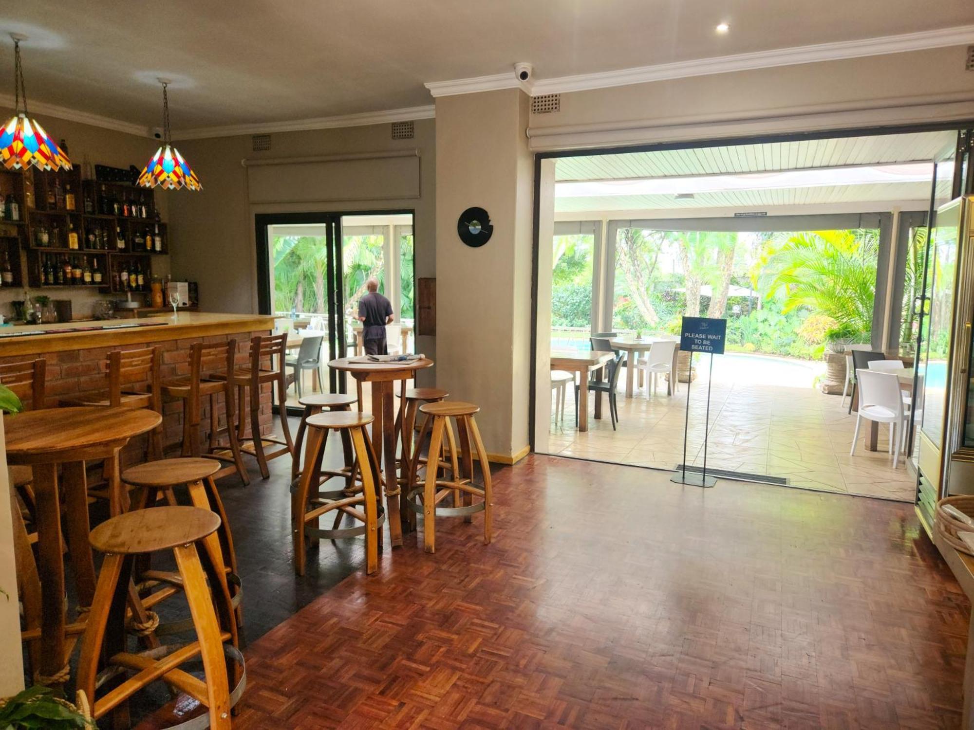 Mijn Kitchen Coffee Shop And B&B Blantyre Eksteriør billede